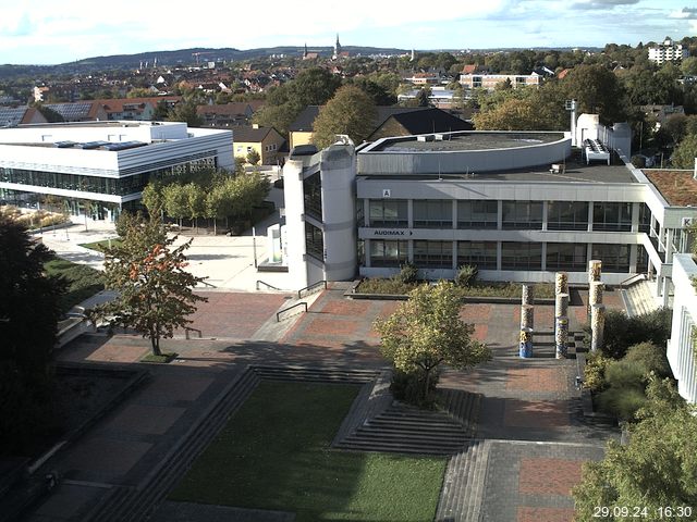 Foto der Webcam: Verwaltungsgebäude, Innenhof mit Audimax, Hörsaal-Gebäude 1