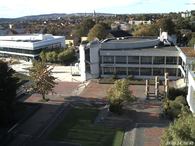 Foto der Webcam: Verwaltungsgebäude, Innenhof mit Audimax, Hörsaal-Gebäude 1