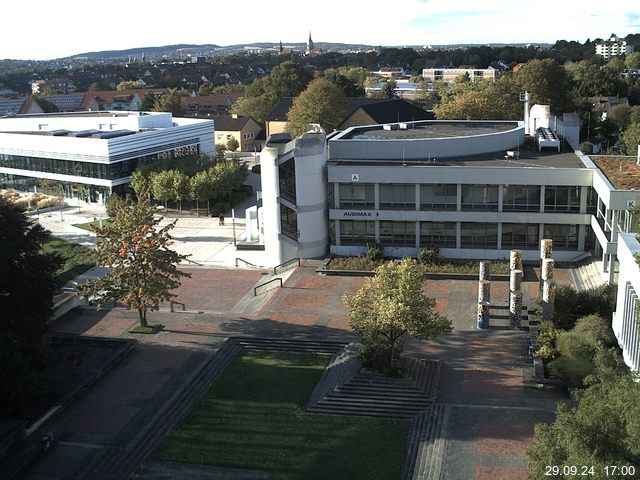 Foto der Webcam: Verwaltungsgebäude, Innenhof mit Audimax, Hörsaal-Gebäude 1