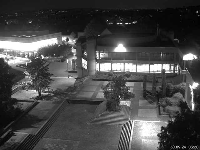 Foto der Webcam: Verwaltungsgebäude, Innenhof mit Audimax, Hörsaal-Gebäude 1