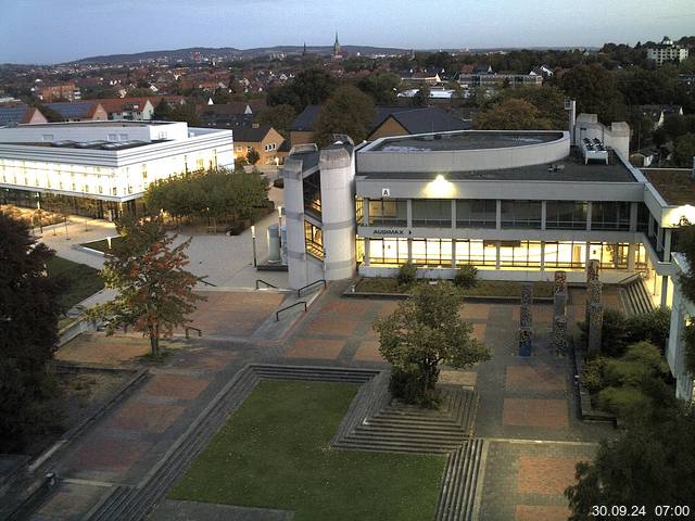 Foto der Webcam: Verwaltungsgebäude, Innenhof mit Audimax, Hörsaal-Gebäude 1