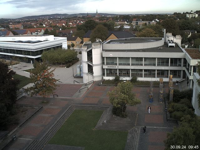 Foto der Webcam: Verwaltungsgebäude, Innenhof mit Audimax, Hörsaal-Gebäude 1