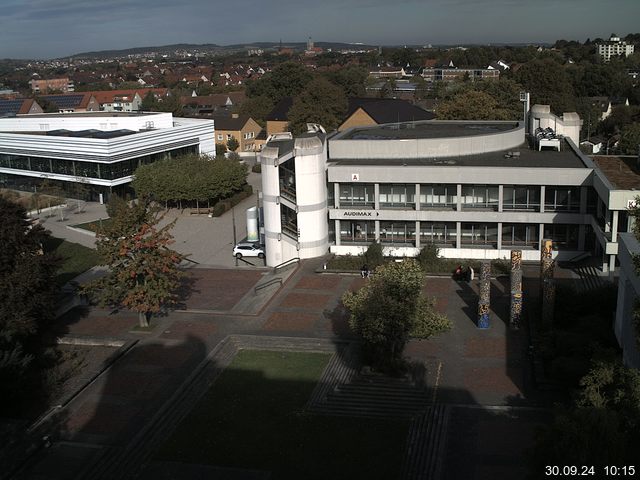 Foto der Webcam: Verwaltungsgebäude, Innenhof mit Audimax, Hörsaal-Gebäude 1