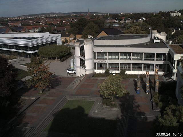 Foto der Webcam: Verwaltungsgebäude, Innenhof mit Audimax, Hörsaal-Gebäude 1