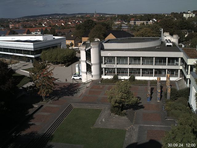 Foto der Webcam: Verwaltungsgebäude, Innenhof mit Audimax, Hörsaal-Gebäude 1