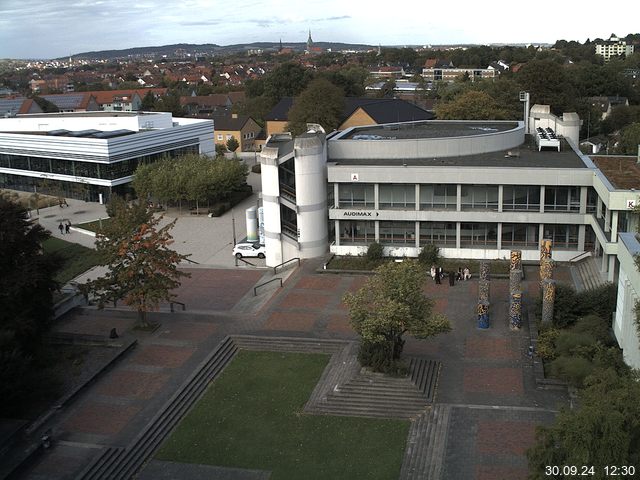 Foto der Webcam: Verwaltungsgebäude, Innenhof mit Audimax, Hörsaal-Gebäude 1