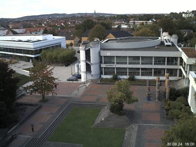 Foto der Webcam: Verwaltungsgebäude, Innenhof mit Audimax, Hörsaal-Gebäude 1