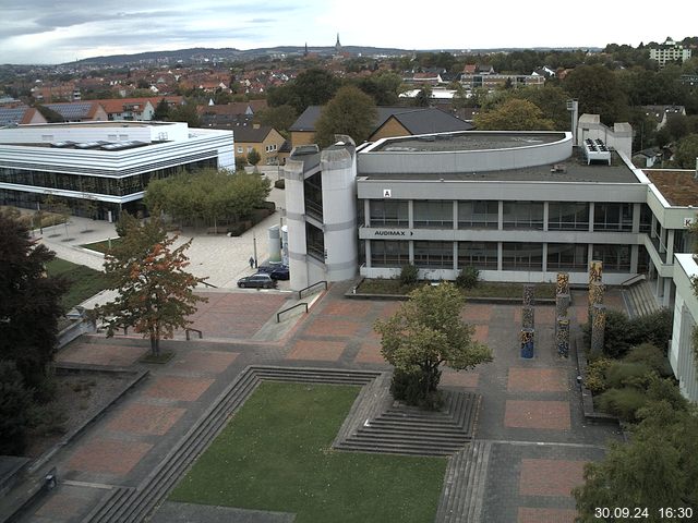 Foto der Webcam: Verwaltungsgebäude, Innenhof mit Audimax, Hörsaal-Gebäude 1