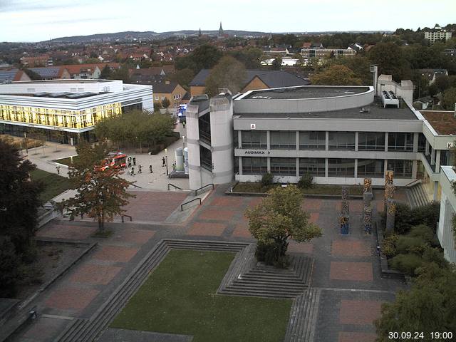 Foto der Webcam: Verwaltungsgebäude, Innenhof mit Audimax, Hörsaal-Gebäude 1