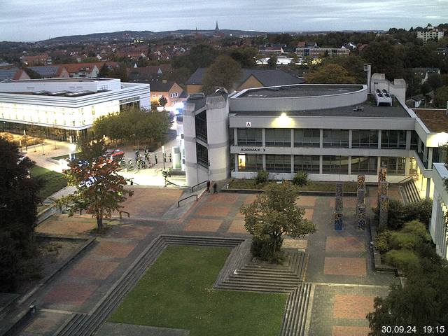 Foto der Webcam: Verwaltungsgebäude, Innenhof mit Audimax, Hörsaal-Gebäude 1