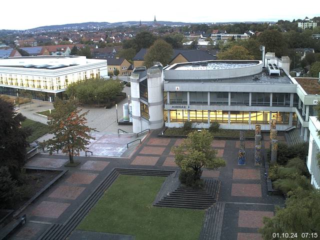 Foto der Webcam: Verwaltungsgebäude, Innenhof mit Audimax, Hörsaal-Gebäude 1