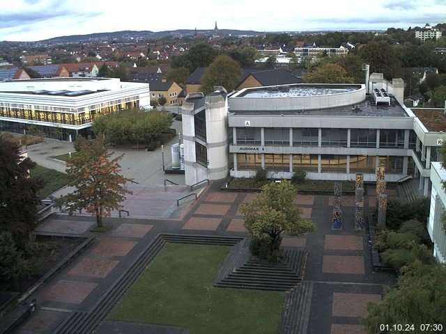 Foto der Webcam: Verwaltungsgebäude, Innenhof mit Audimax, Hörsaal-Gebäude 1