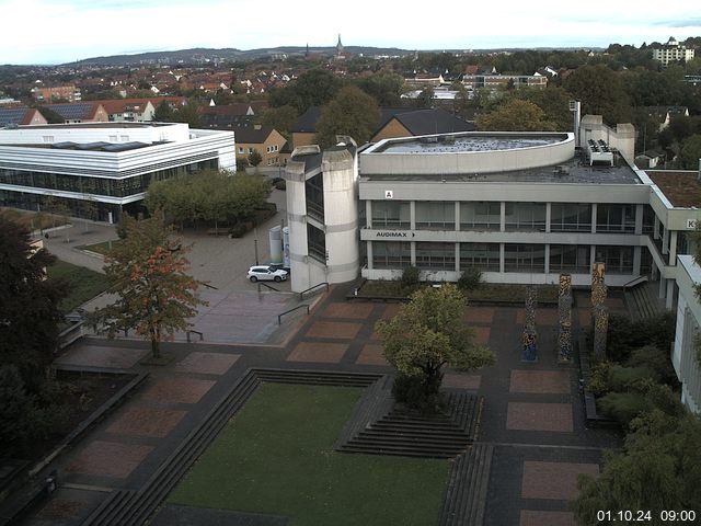 Foto der Webcam: Verwaltungsgebäude, Innenhof mit Audimax, Hörsaal-Gebäude 1