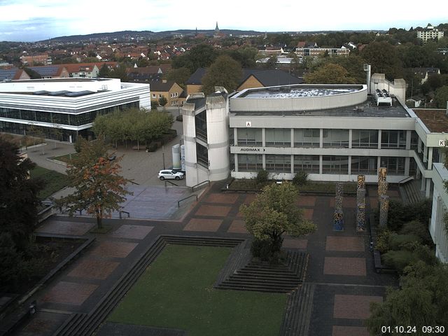 Foto der Webcam: Verwaltungsgebäude, Innenhof mit Audimax, Hörsaal-Gebäude 1