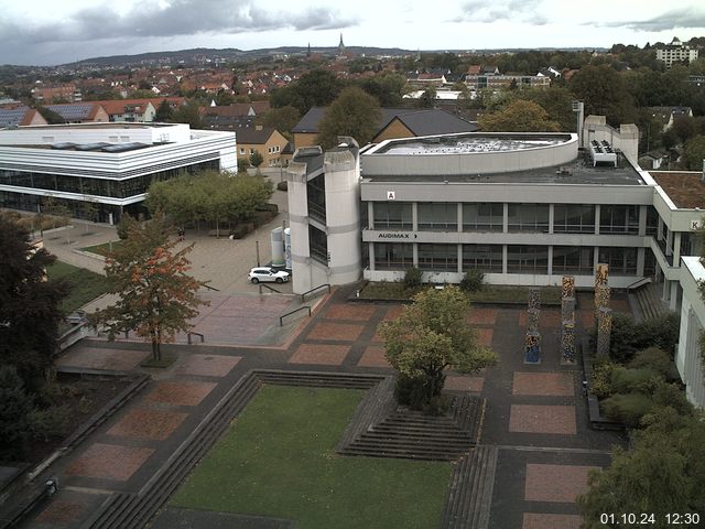 Foto der Webcam: Verwaltungsgebäude, Innenhof mit Audimax, Hörsaal-Gebäude 1