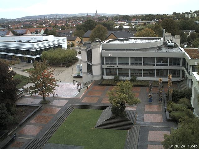 Foto der Webcam: Verwaltungsgebäude, Innenhof mit Audimax, Hörsaal-Gebäude 1