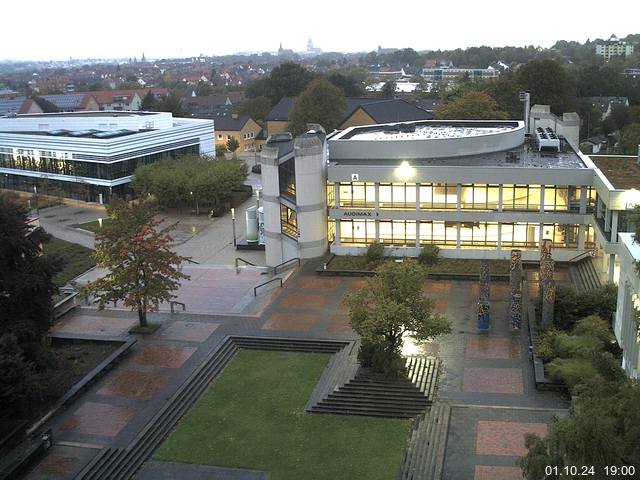 Foto der Webcam: Verwaltungsgebäude, Innenhof mit Audimax, Hörsaal-Gebäude 1