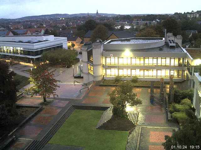 Foto der Webcam: Verwaltungsgebäude, Innenhof mit Audimax, Hörsaal-Gebäude 1