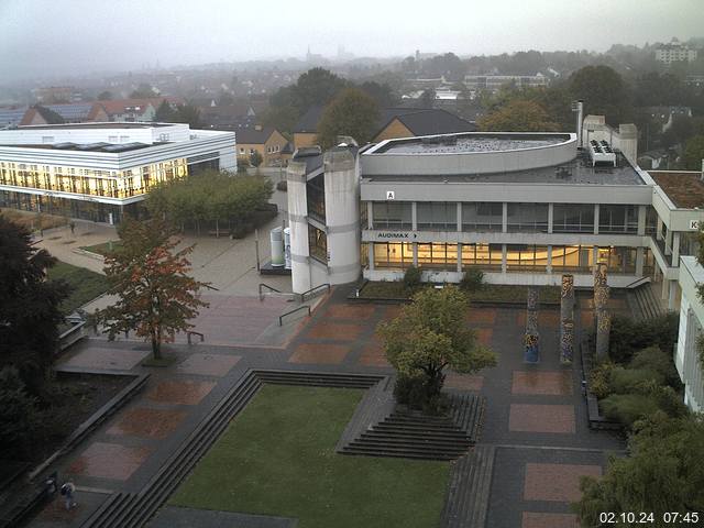 Foto der Webcam: Verwaltungsgebäude, Innenhof mit Audimax, Hörsaal-Gebäude 1