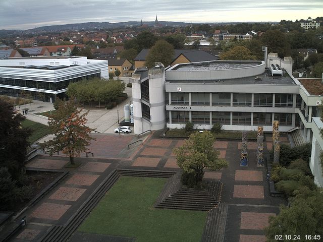 Foto der Webcam: Verwaltungsgebäude, Innenhof mit Audimax, Hörsaal-Gebäude 1