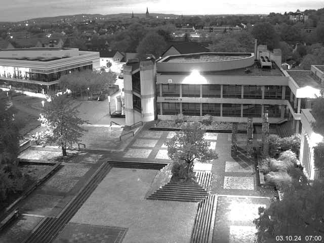 Foto der Webcam: Verwaltungsgebäude, Innenhof mit Audimax, Hörsaal-Gebäude 1