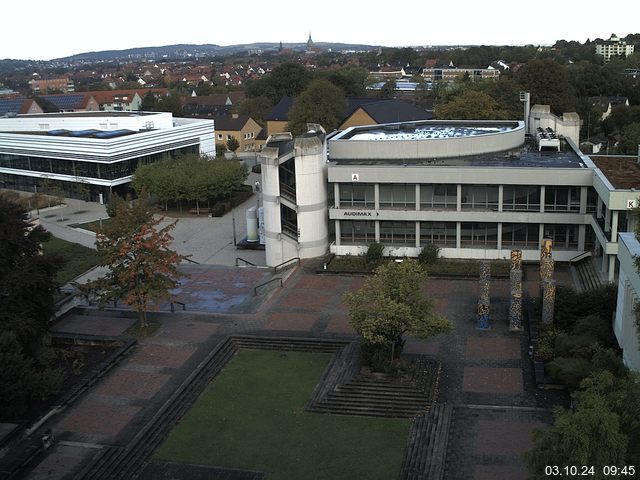 Foto der Webcam: Verwaltungsgebäude, Innenhof mit Audimax, Hörsaal-Gebäude 1