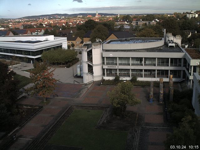 Foto der Webcam: Verwaltungsgebäude, Innenhof mit Audimax, Hörsaal-Gebäude 1