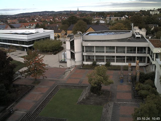 Foto der Webcam: Verwaltungsgebäude, Innenhof mit Audimax, Hörsaal-Gebäude 1