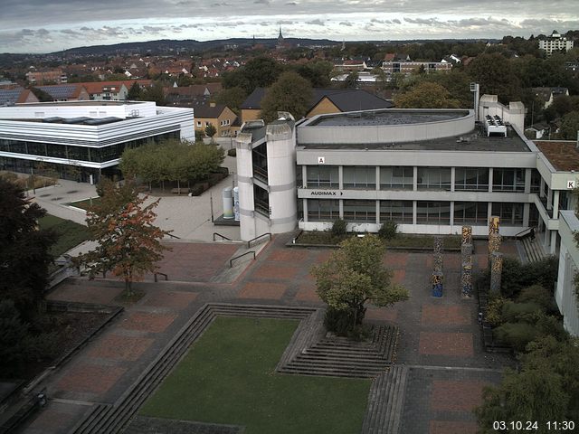 Foto der Webcam: Verwaltungsgebäude, Innenhof mit Audimax, Hörsaal-Gebäude 1