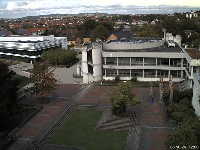 Foto der Webcam: Verwaltungsgebäude, Innenhof mit Audimax, Hörsaal-Gebäude 1