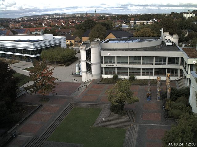 Foto der Webcam: Verwaltungsgebäude, Innenhof mit Audimax, Hörsaal-Gebäude 1