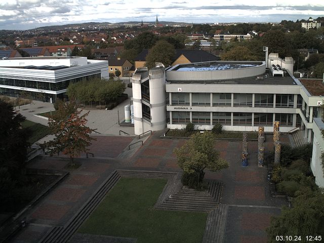 Foto der Webcam: Verwaltungsgebäude, Innenhof mit Audimax, Hörsaal-Gebäude 1