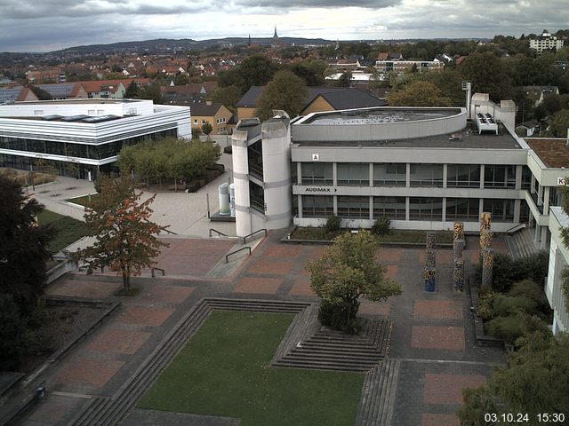 Foto der Webcam: Verwaltungsgebäude, Innenhof mit Audimax, Hörsaal-Gebäude 1