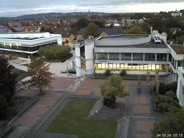 Foto der Webcam: Verwaltungsgebäude, Innenhof mit Audimax, Hörsaal-Gebäude 1