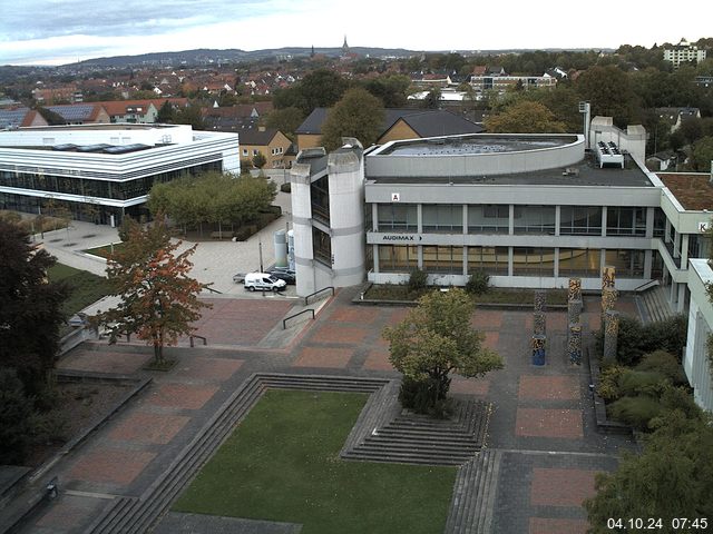 Foto der Webcam: Verwaltungsgebäude, Innenhof mit Audimax, Hörsaal-Gebäude 1