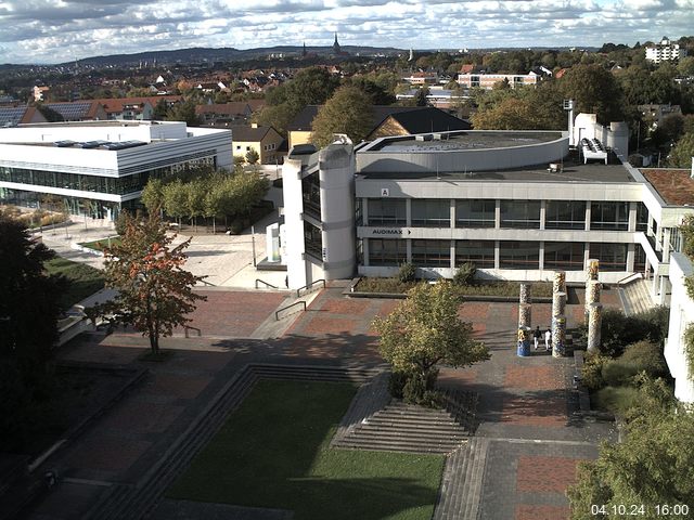 Foto der Webcam: Verwaltungsgebäude, Innenhof mit Audimax, Hörsaal-Gebäude 1