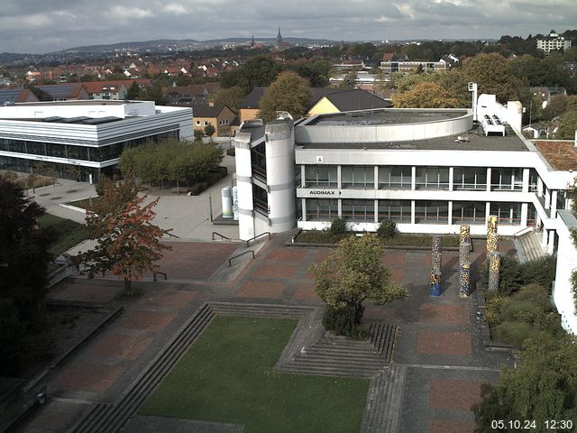 Foto der Webcam: Verwaltungsgebäude, Innenhof mit Audimax, Hörsaal-Gebäude 1