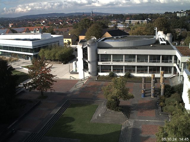 Foto der Webcam: Verwaltungsgebäude, Innenhof mit Audimax, Hörsaal-Gebäude 1