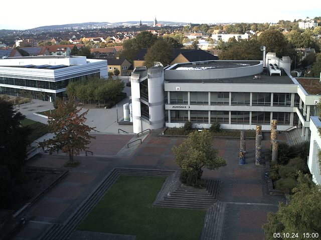 Foto der Webcam: Verwaltungsgebäude, Innenhof mit Audimax, Hörsaal-Gebäude 1