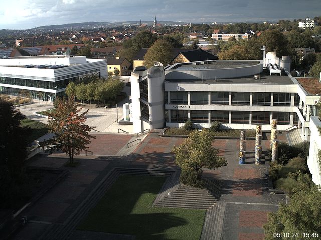 Foto der Webcam: Verwaltungsgebäude, Innenhof mit Audimax, Hörsaal-Gebäude 1