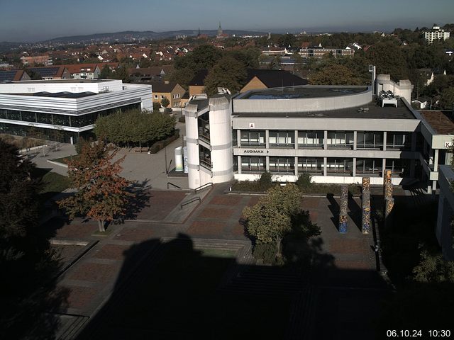 Foto der Webcam: Verwaltungsgebäude, Innenhof mit Audimax, Hörsaal-Gebäude 1