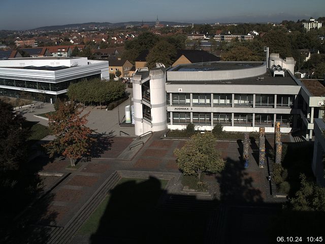 Foto der Webcam: Verwaltungsgebäude, Innenhof mit Audimax, Hörsaal-Gebäude 1