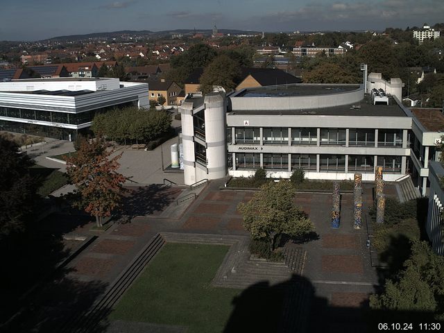 Foto der Webcam: Verwaltungsgebäude, Innenhof mit Audimax, Hörsaal-Gebäude 1