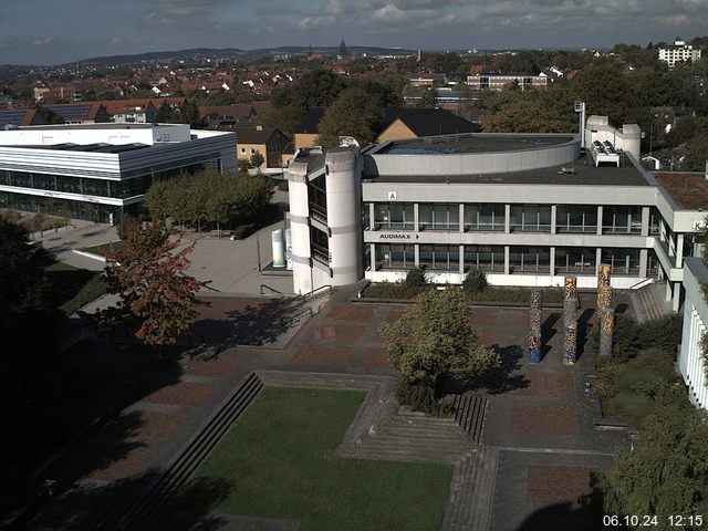 Foto der Webcam: Verwaltungsgebäude, Innenhof mit Audimax, Hörsaal-Gebäude 1