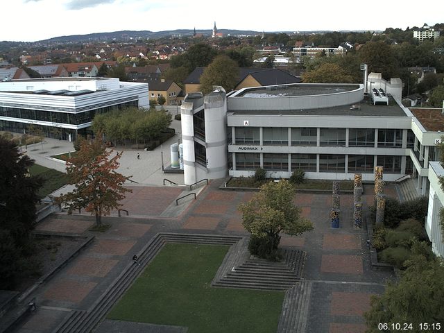 Foto der Webcam: Verwaltungsgebäude, Innenhof mit Audimax, Hörsaal-Gebäude 1