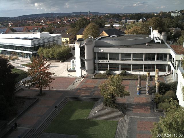 Foto der Webcam: Verwaltungsgebäude, Innenhof mit Audimax, Hörsaal-Gebäude 1