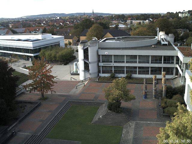 Foto der Webcam: Verwaltungsgebäude, Innenhof mit Audimax, Hörsaal-Gebäude 1