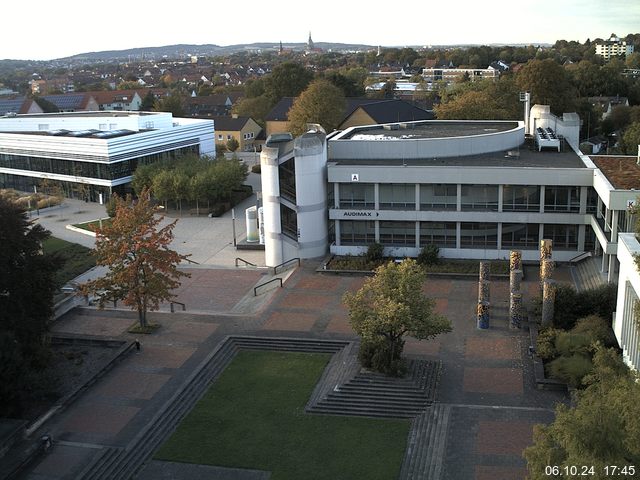 Foto der Webcam: Verwaltungsgebäude, Innenhof mit Audimax, Hörsaal-Gebäude 1