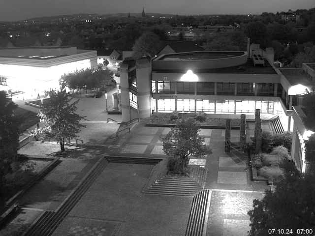 Foto der Webcam: Verwaltungsgebäude, Innenhof mit Audimax, Hörsaal-Gebäude 1