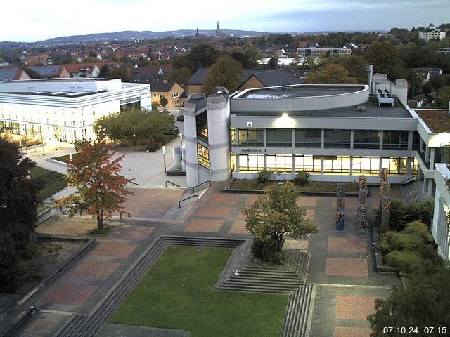 Foto der Webcam: Verwaltungsgebäude, Innenhof mit Audimax, Hörsaal-Gebäude 1